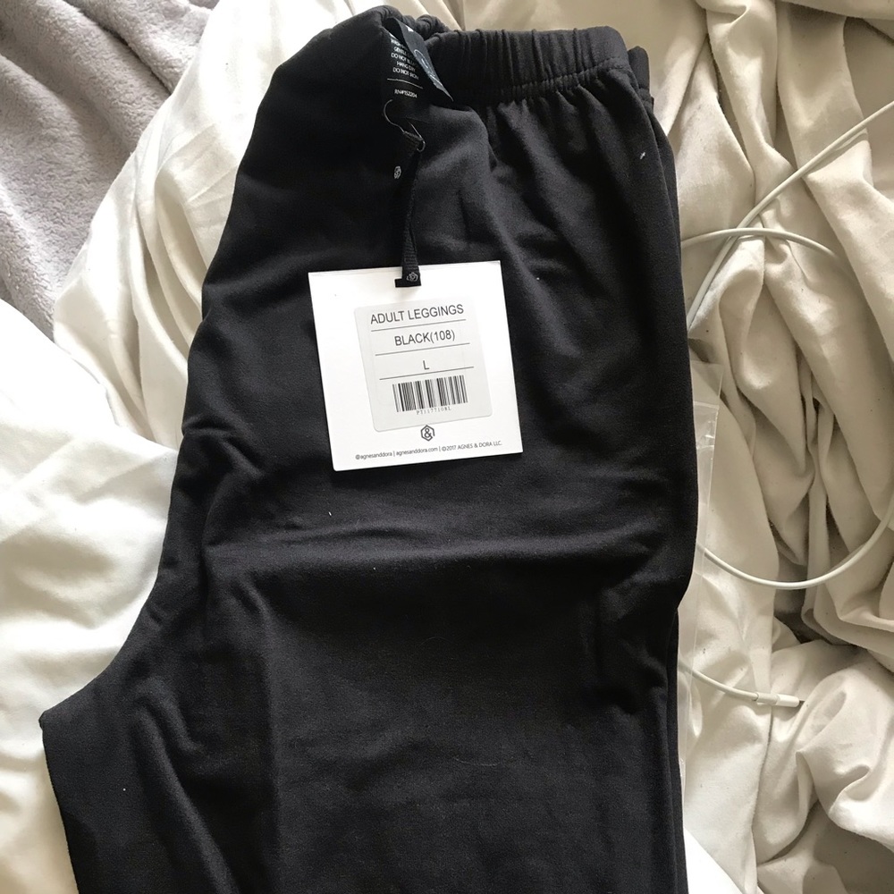 Black Agnes & Dora leggings with flower print